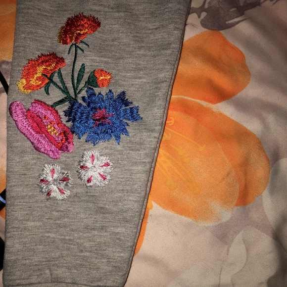 Cute spring Flower embroidered sweater - Picture 6 of 6